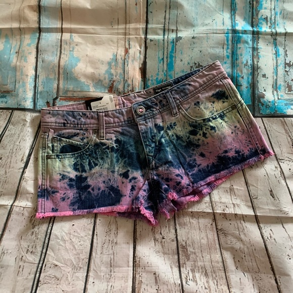 Volcom Pants - Volcum High Voltage shorts